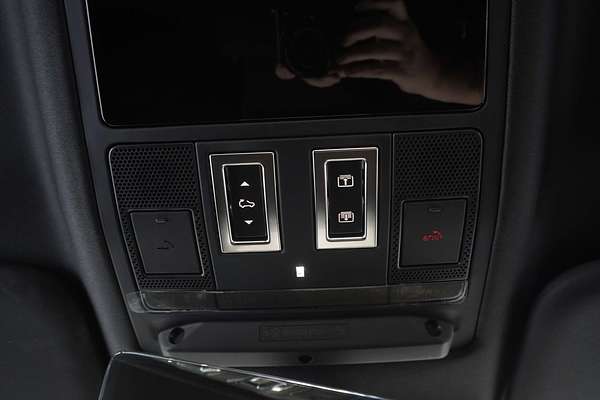 2024 Land Rover Defender 130 D350 X-Dynamic SE L663