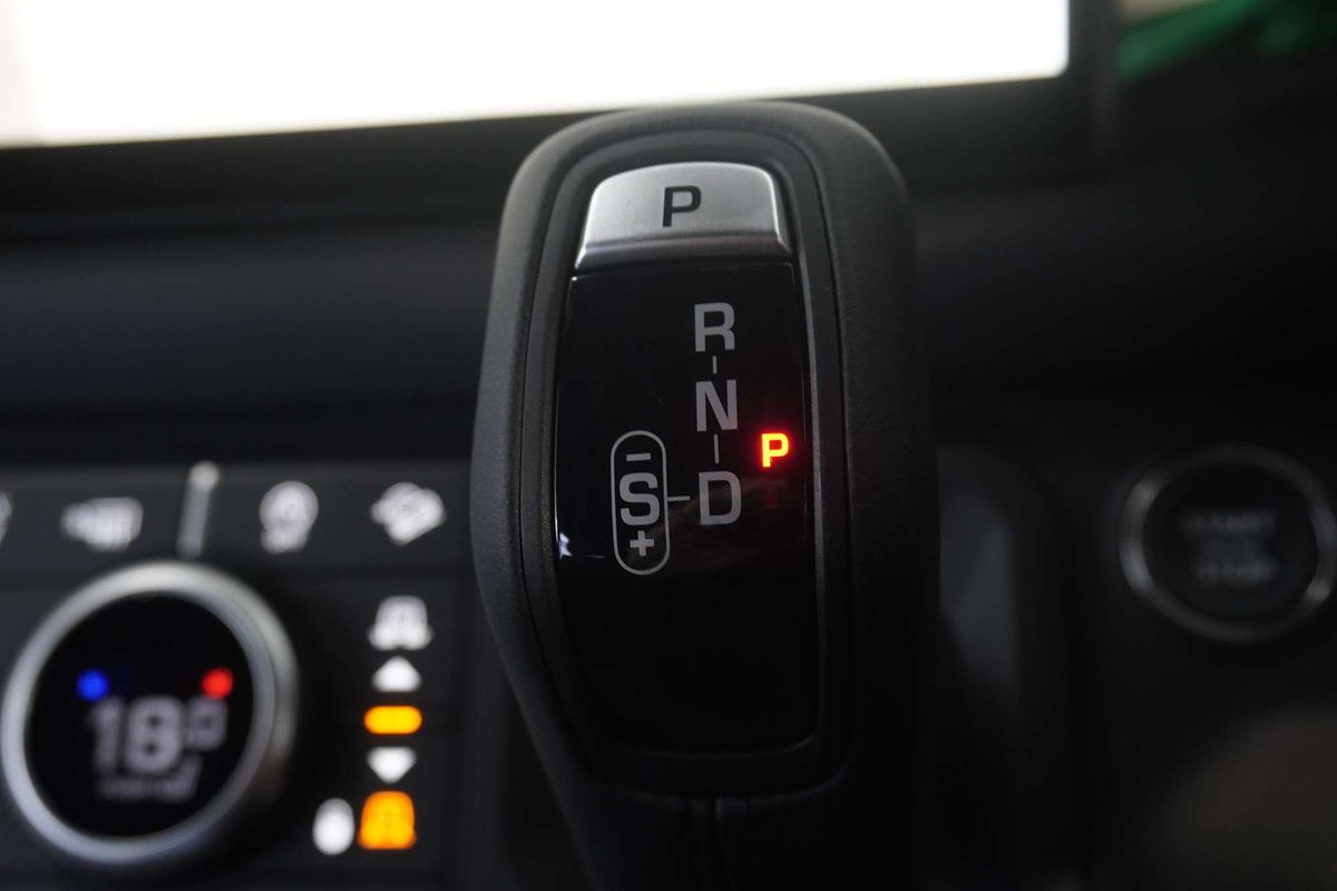 2024 Land Rover Defender 130 D350 X-Dynamic SE L663