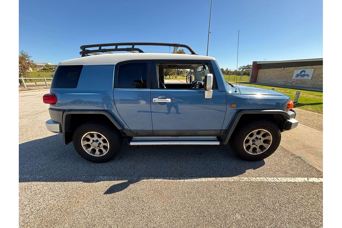 2013 Toyota FJ Cruiser  GSJ15R