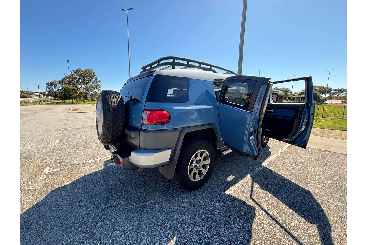 2013 Toyota FJ Cruiser  GSJ15R