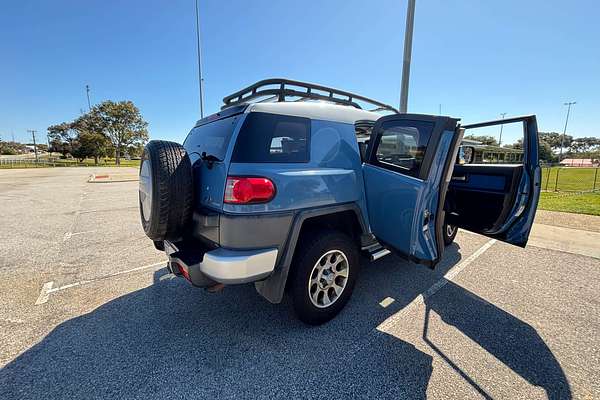 2013 Toyota FJ Cruiser  GSJ15R