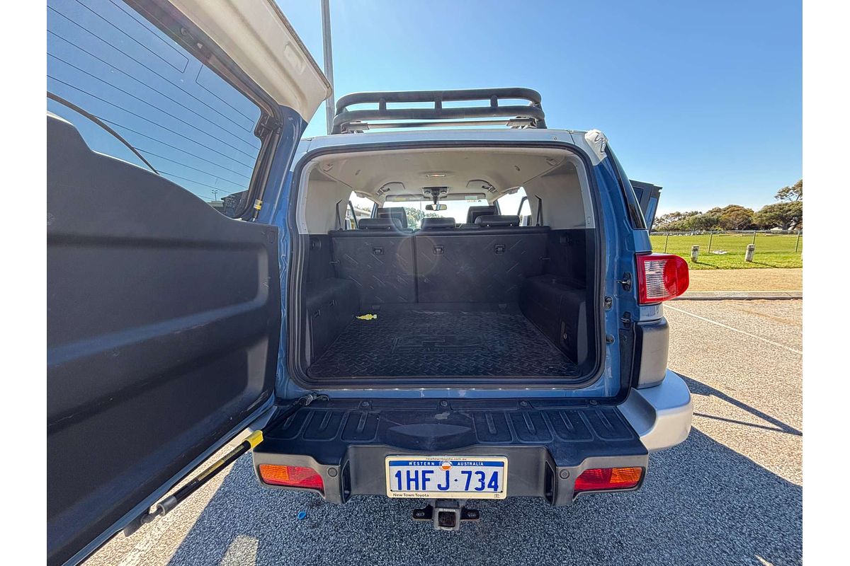 2013 Toyota FJ Cruiser  GSJ15R