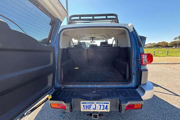 2013 Toyota FJ Cruiser  GSJ15R