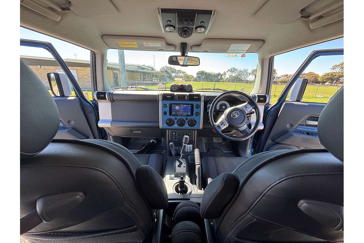 2013 Toyota FJ Cruiser  GSJ15R