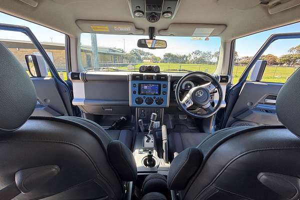 2013 Toyota FJ Cruiser  GSJ15R