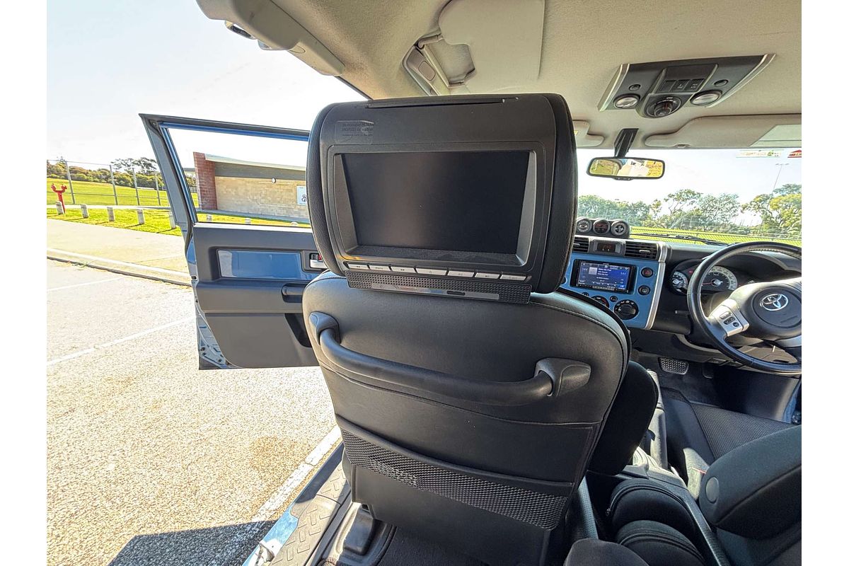 2013 Toyota FJ Cruiser  GSJ15R