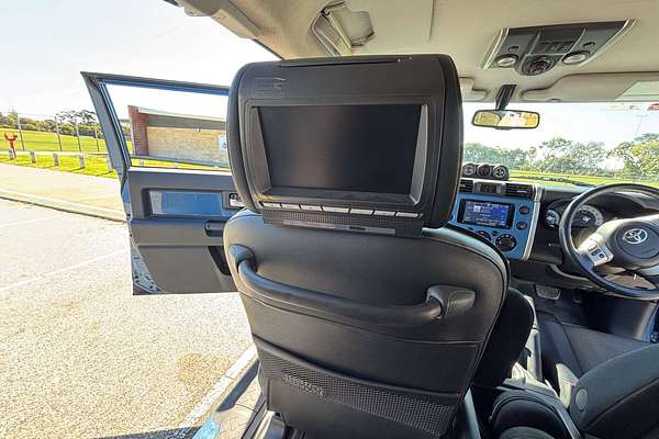2013 Toyota FJ Cruiser  GSJ15R