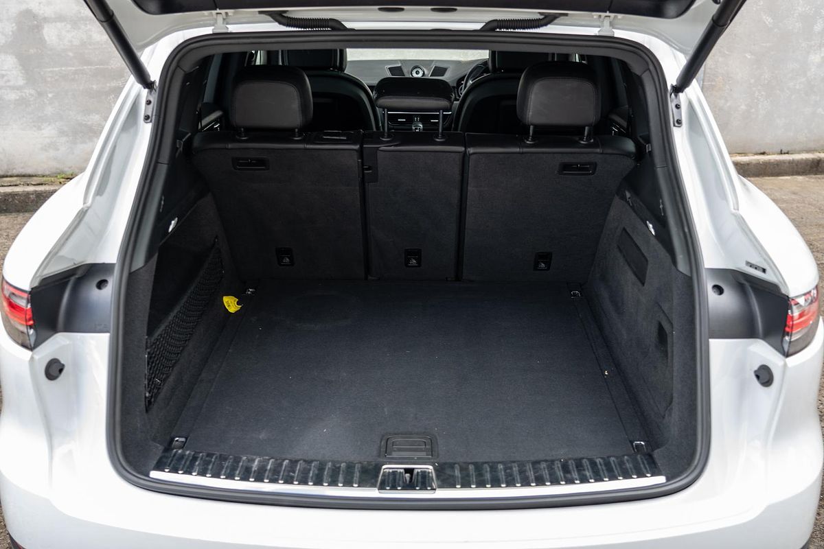 2022 Porsche Cayenne 9YA