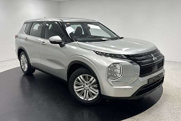 2023 Mitsubishi Outlander ES ZM