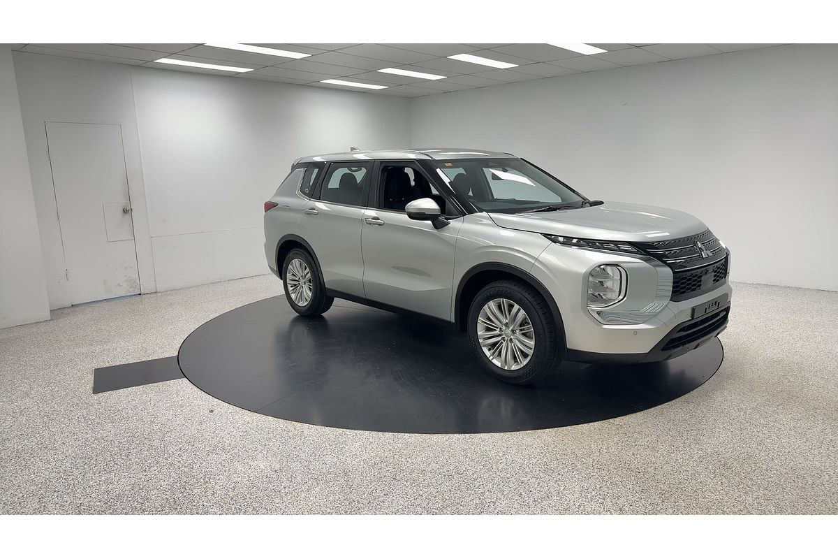 2023 Mitsubishi Outlander ES ZM