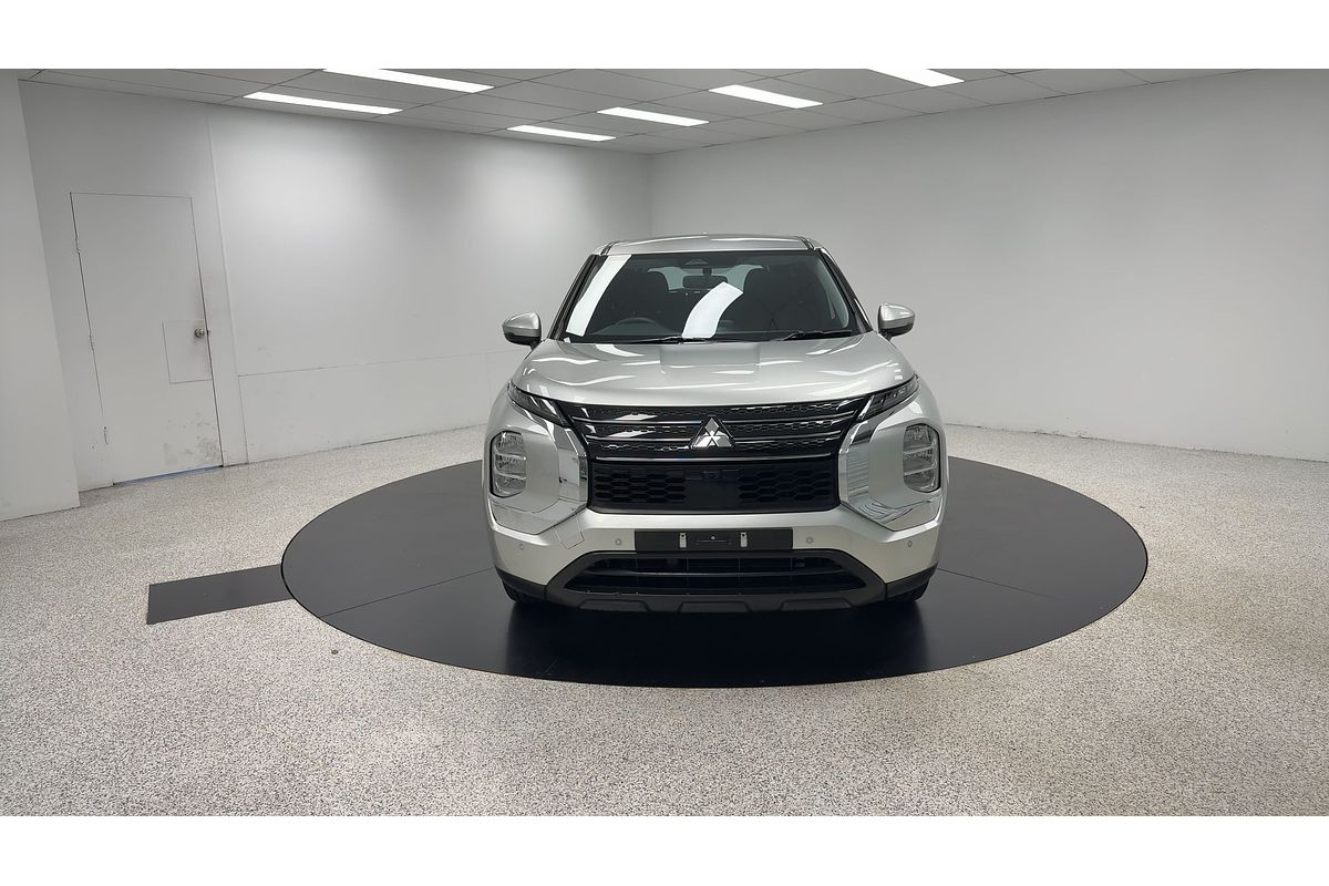 2023 Mitsubishi Outlander ES ZM