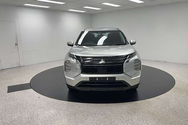 2023 Mitsubishi Outlander ES ZM