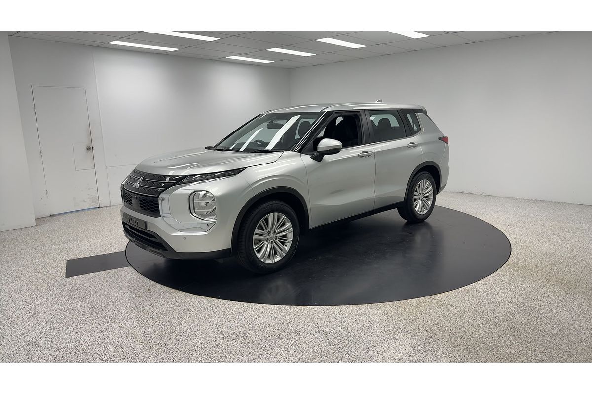 2023 Mitsubishi Outlander ES ZM