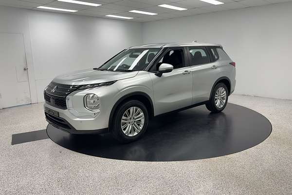 2023 Mitsubishi Outlander ES ZM