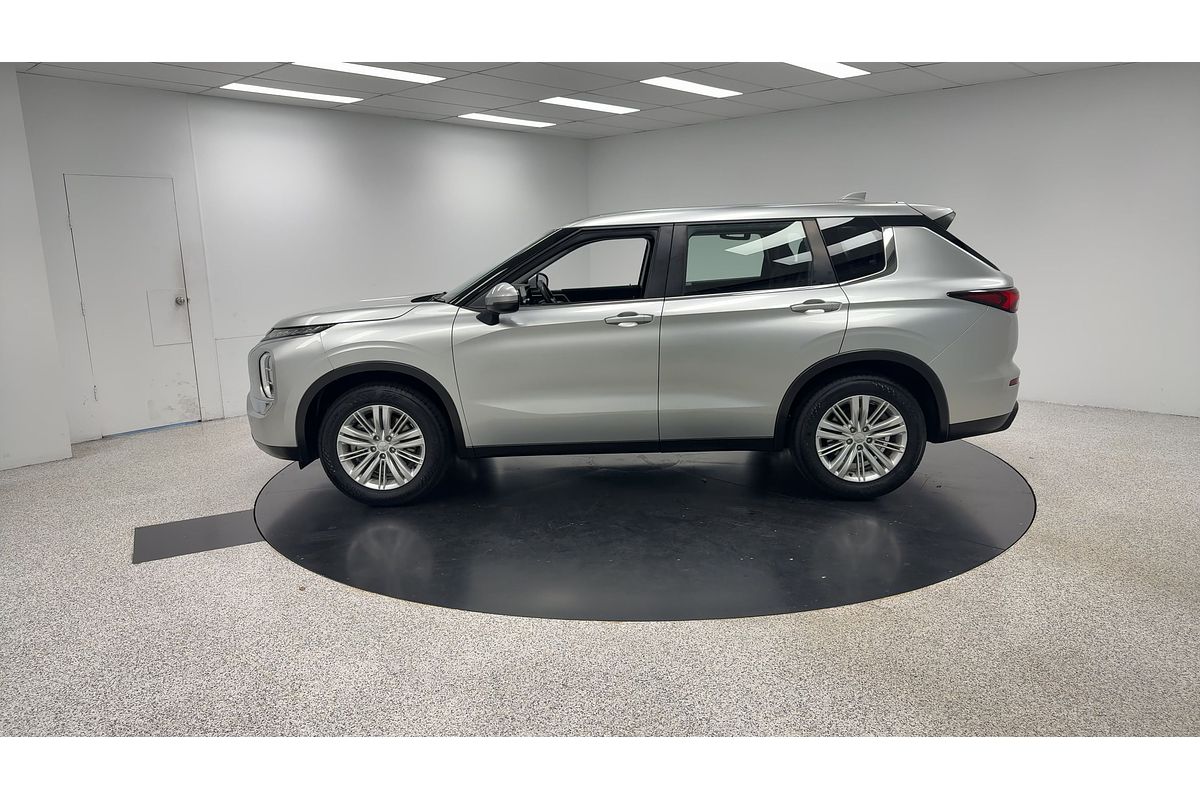 2023 Mitsubishi Outlander ES ZM