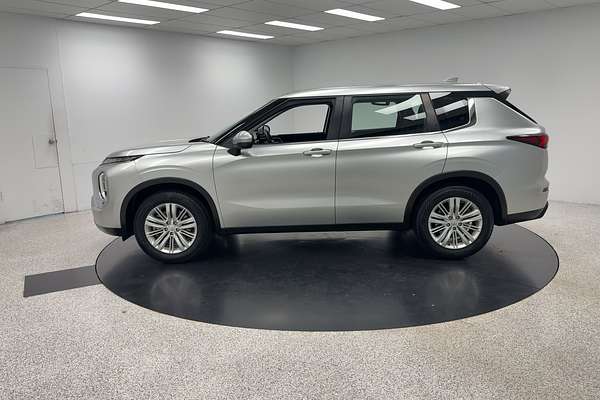 2023 Mitsubishi Outlander ES ZM