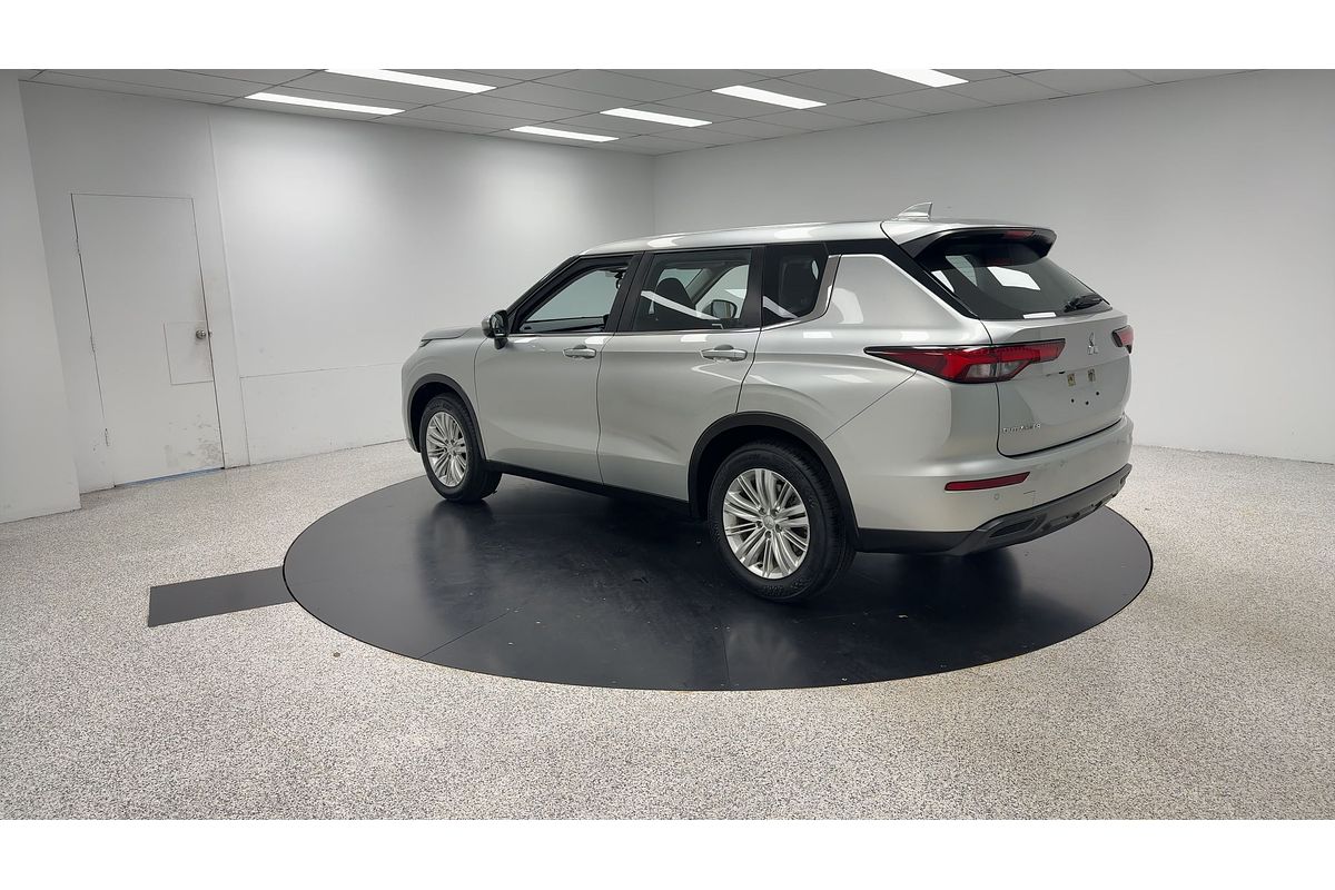 2023 Mitsubishi Outlander ES ZM