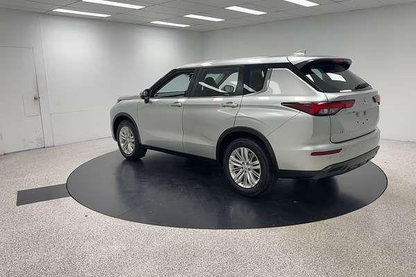 2023 Mitsubishi Outlander ES ZM