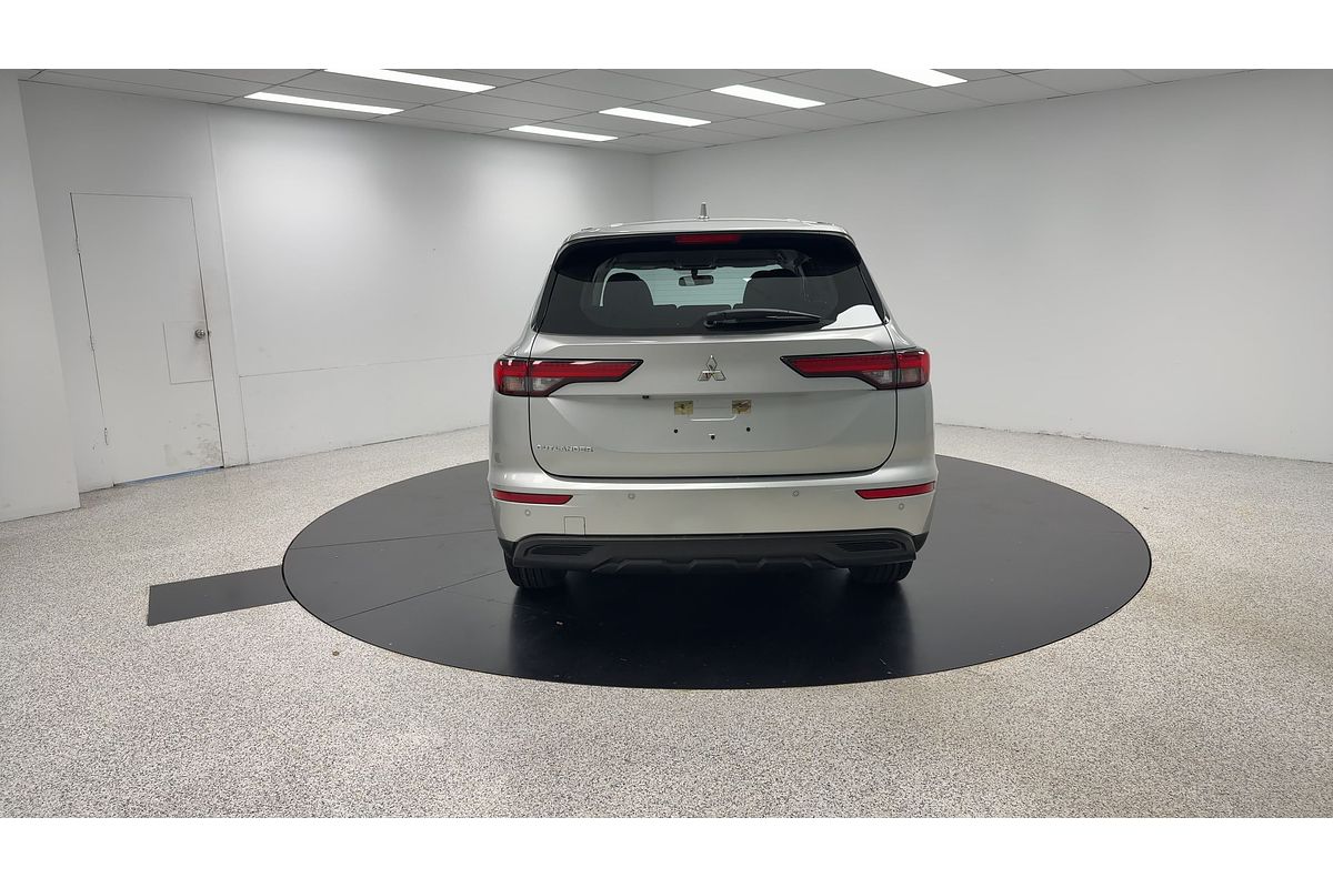2023 Mitsubishi Outlander ES ZM