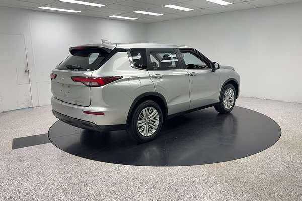 2023 Mitsubishi Outlander ES ZM