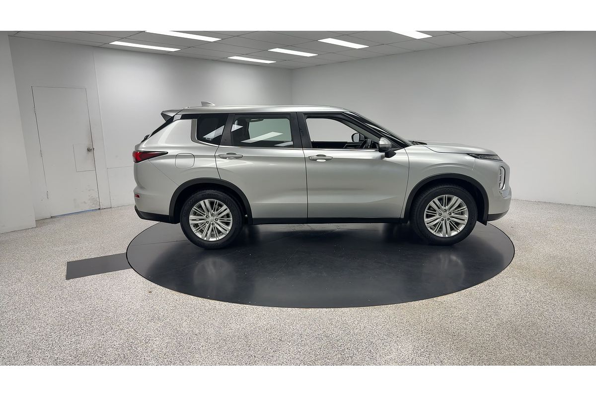 2023 Mitsubishi Outlander ES ZM