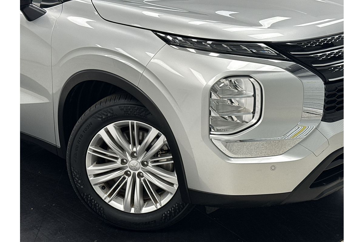 2023 Mitsubishi Outlander ES ZM