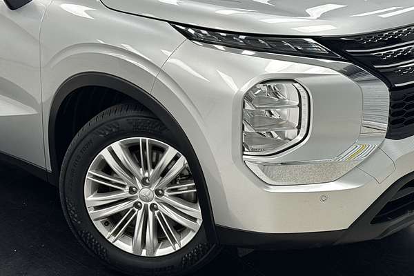 2023 Mitsubishi Outlander ES ZM