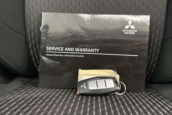2023 Mitsubishi Outlander ES ZM