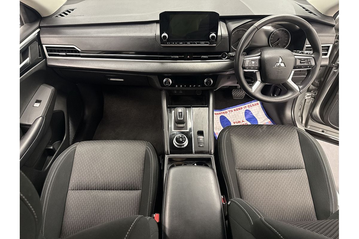 2023 Mitsubishi Outlander ES ZM