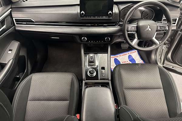2023 Mitsubishi Outlander ES ZM