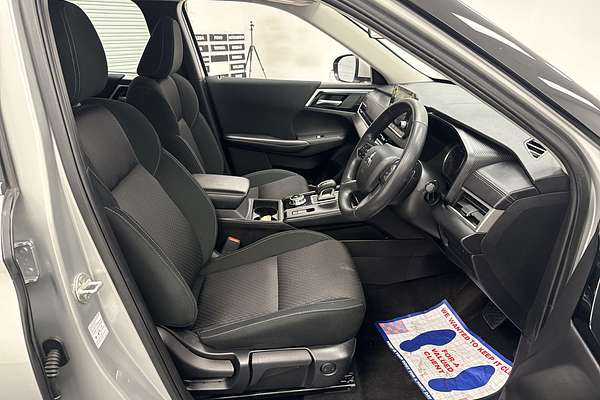 2023 Mitsubishi Outlander ES ZM