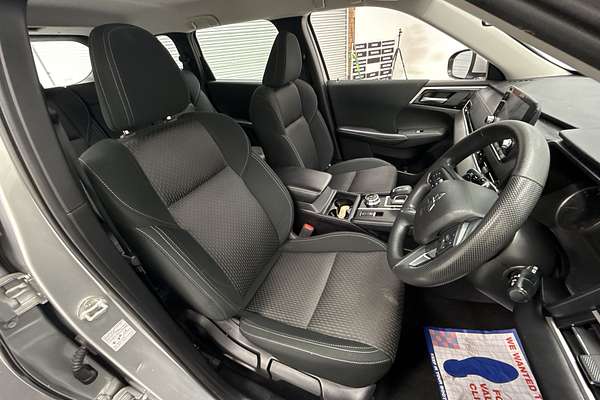 2023 Mitsubishi Outlander ES ZM