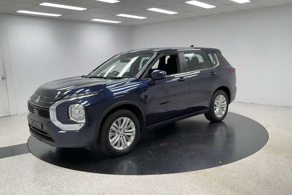 2023 Mitsubishi Outlander ES ZM