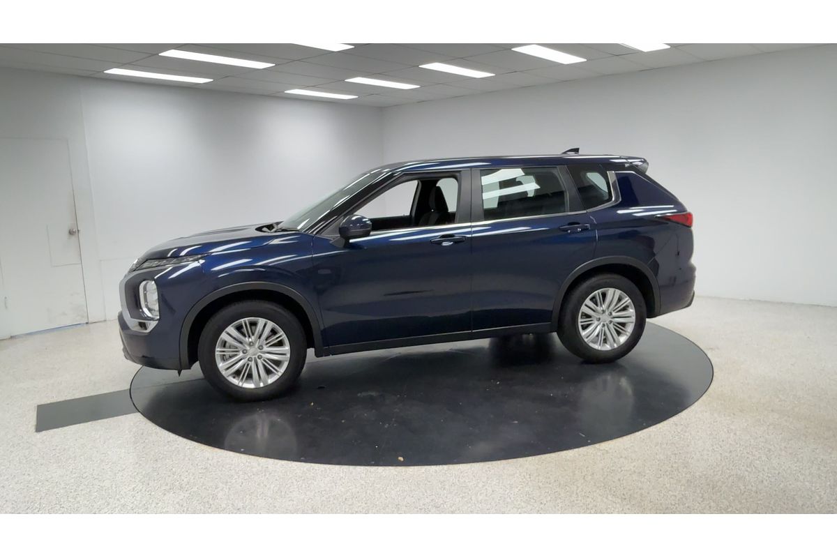 2023 Mitsubishi Outlander ES ZM