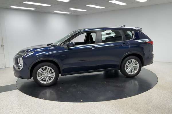 2023 Mitsubishi Outlander ES ZM