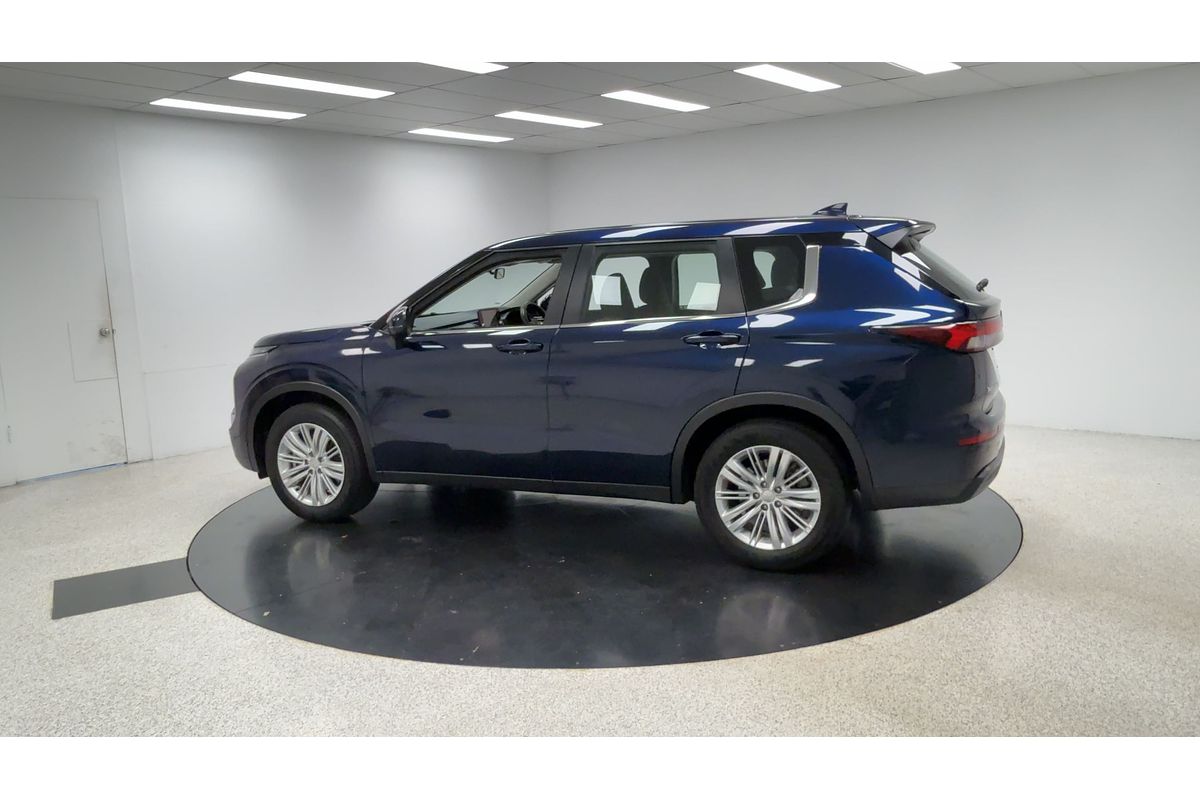 2023 Mitsubishi Outlander ES ZM