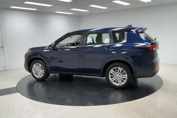 2023 Mitsubishi Outlander ES ZM