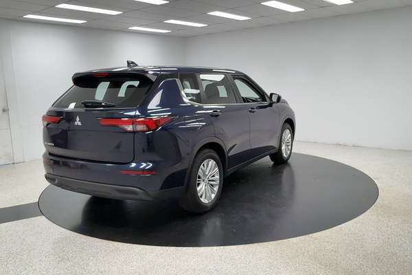 2023 Mitsubishi Outlander ES ZM