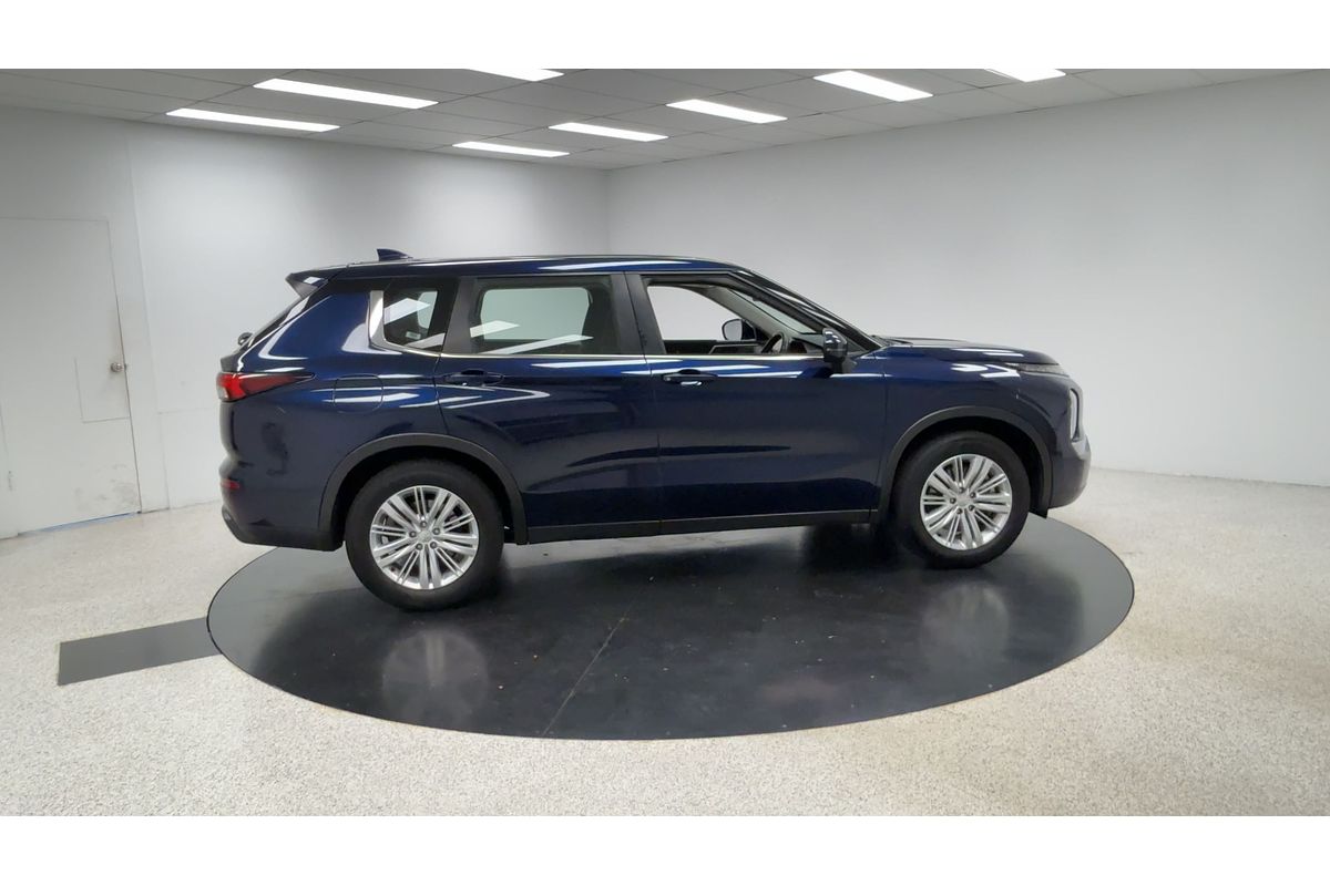 2023 Mitsubishi Outlander ES ZM