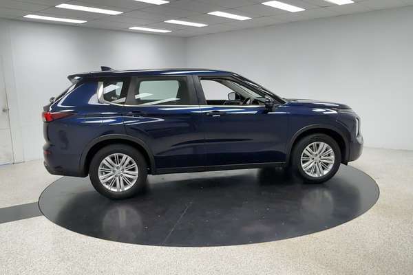 2023 Mitsubishi Outlander ES ZM