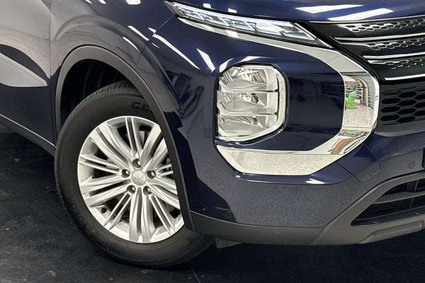 2023 Mitsubishi Outlander ES ZM
