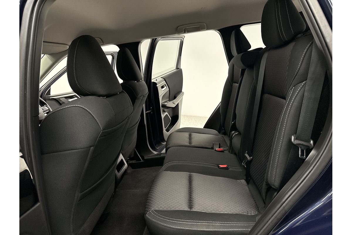 2023 Mitsubishi Outlander ES ZM