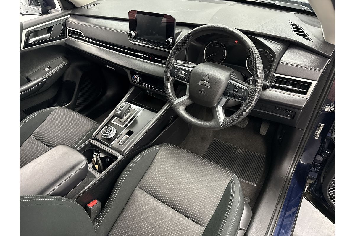 2023 Mitsubishi Outlander ES ZM