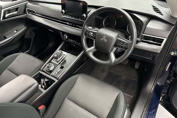 2023 Mitsubishi Outlander ES ZM