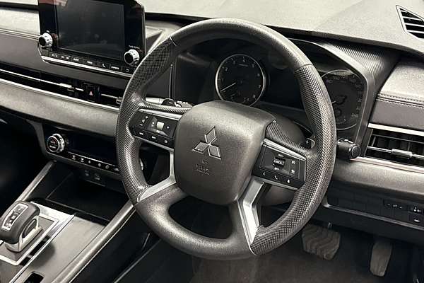 2023 Mitsubishi Outlander ES ZM