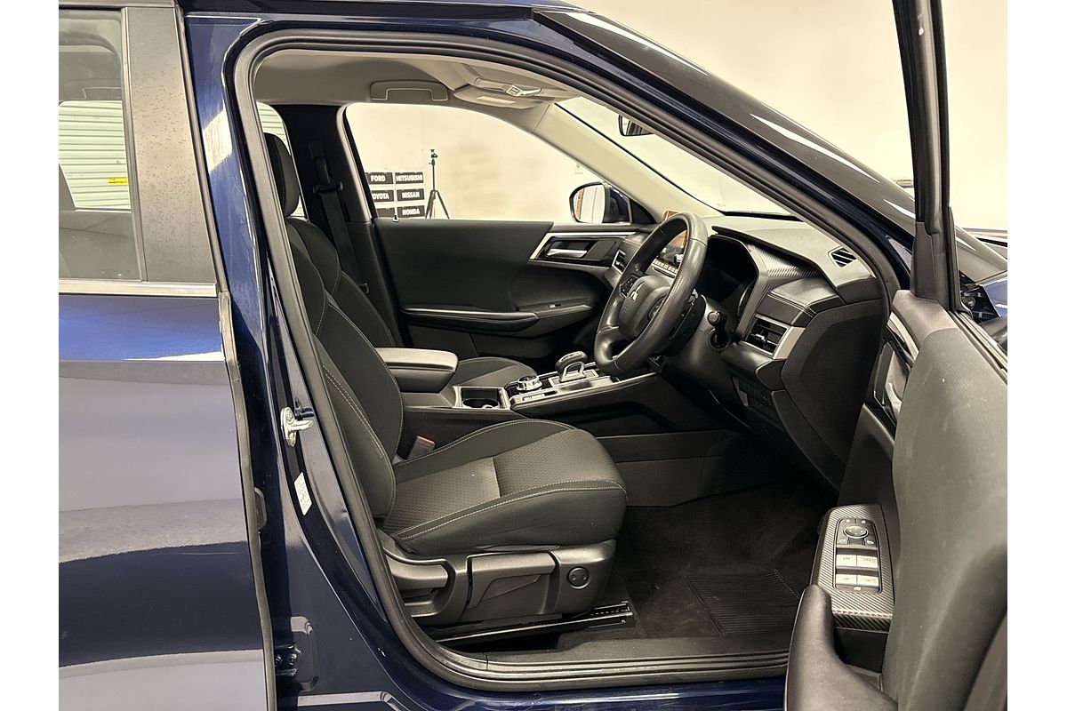 2023 Mitsubishi Outlander ES ZM