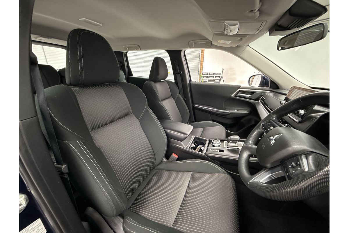 2023 Mitsubishi Outlander ES ZM