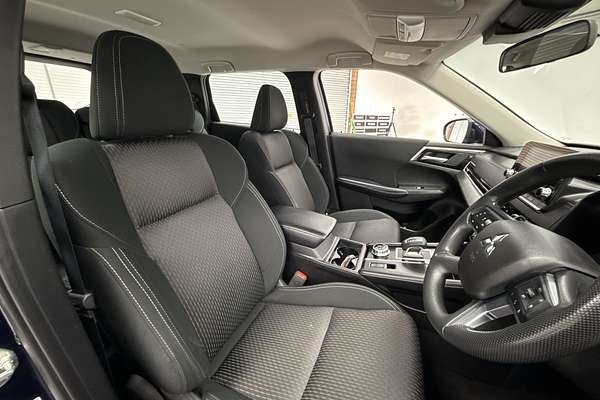 2023 Mitsubishi Outlander ES ZM