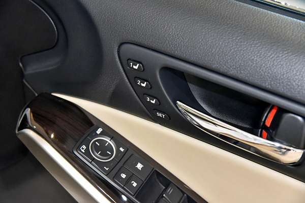 2015 Lexus IS IS200t Sports Luxury ASE30R