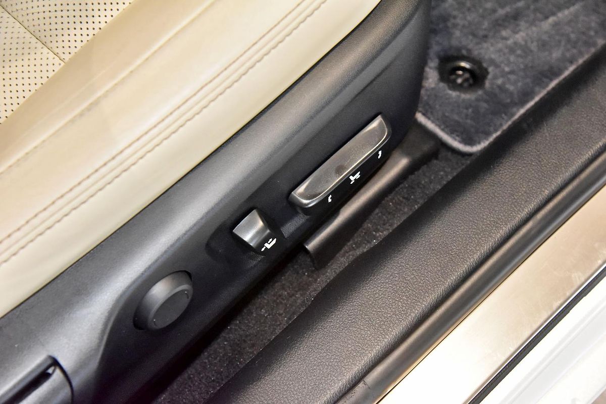 2015 Lexus IS IS200t Sports Luxury ASE30R